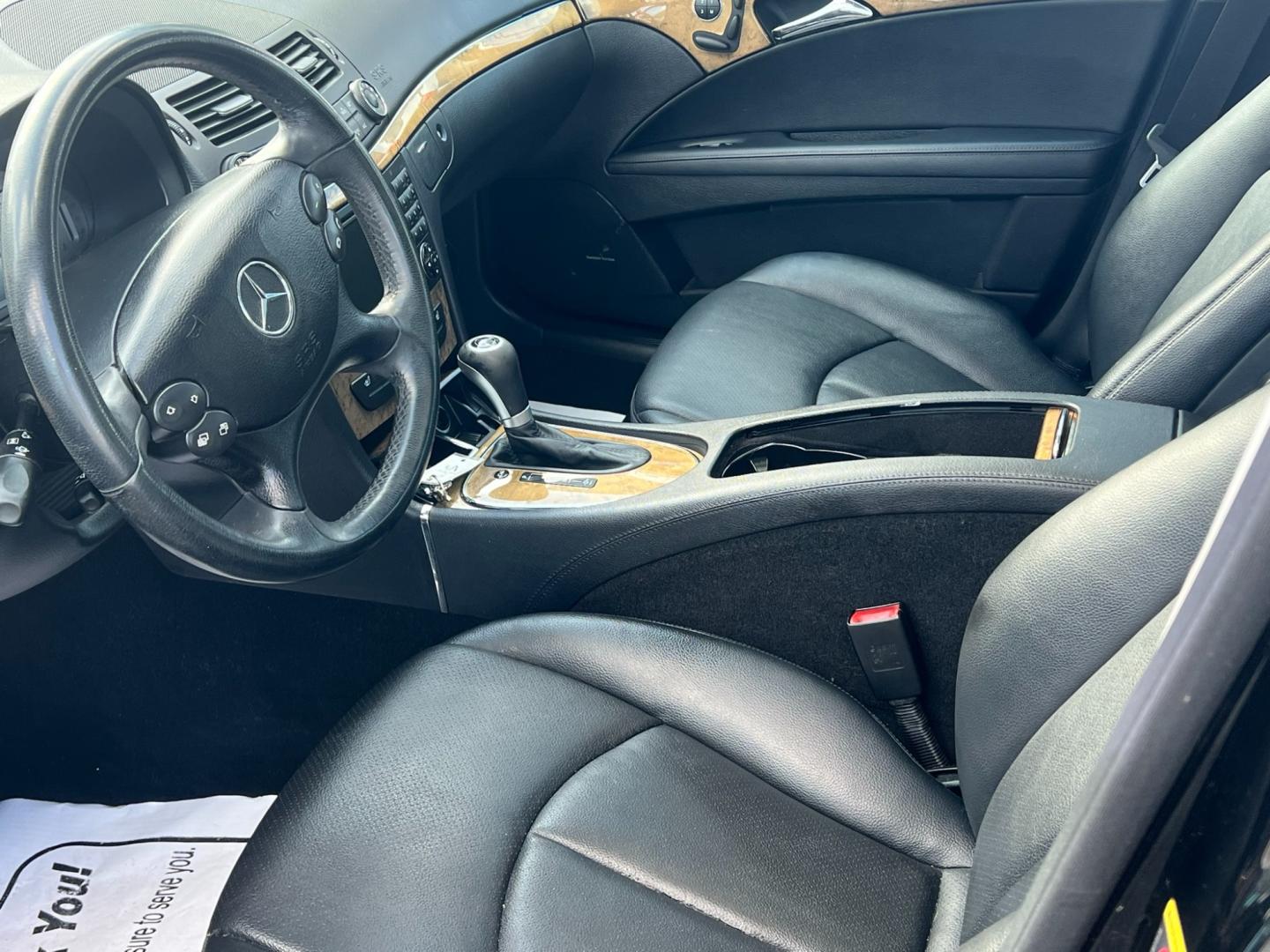 2008 BLACK /Black Leather Mercedes-Benz E-Class E350 Luxury (WDBUF87X48B) with an 3.5L V6 DOHC 24V engine, located at 1018 Brunswick Ave, Trenton, NJ, 08638, (609) 989-0900, 40.240086, -74.748085 - WoW! This Mercedes E-Class is a Black Beauty!! Just Serviced and Detailed and ready for the next driver who will appreciate this vehicle! A real nice Mercedes E 350 4-matic. Financing available - Photo#15